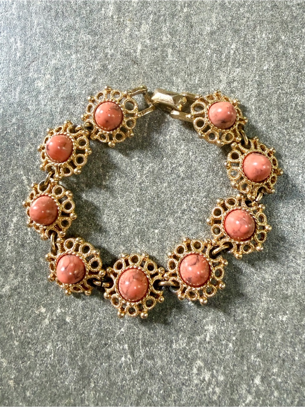 1970’s Vintage Sarah Coventry Coral Cabochon Stone Gold Filigree Bracelet 7”
